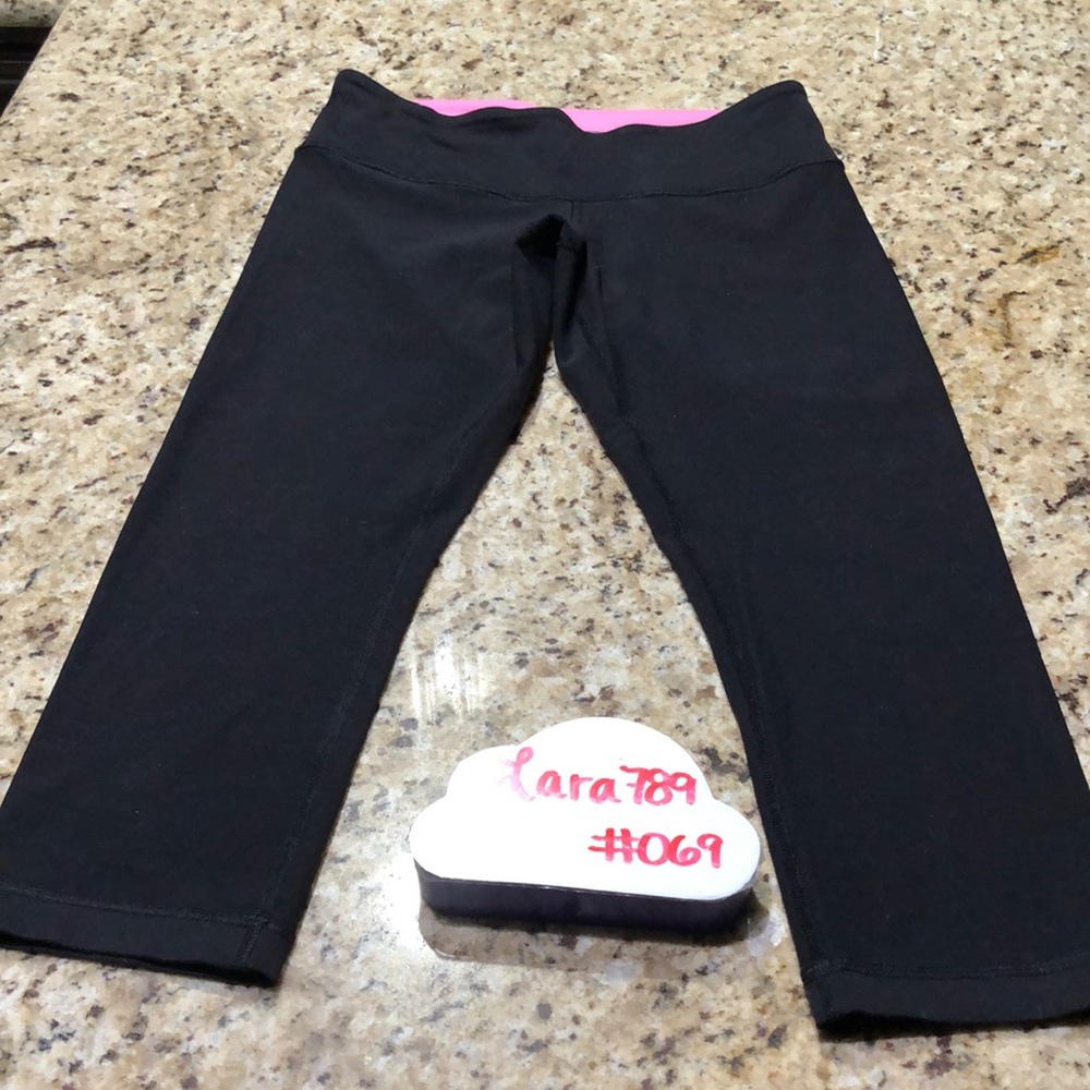 Lululemon Reversible Crop - Picture 11 of 16